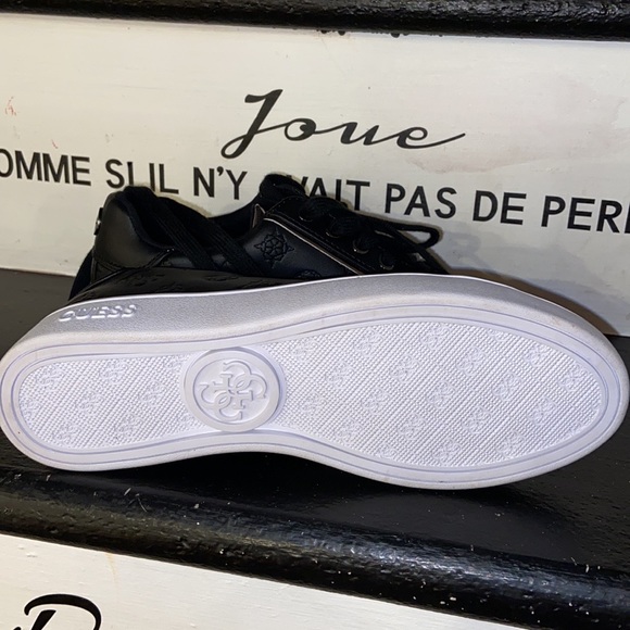 GUESS ⭐️authentic ⭐️ - Picture 6 of 7